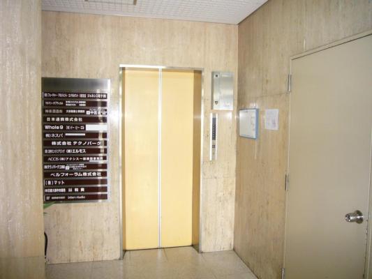 新大阪ストロングビル 倉庫ステーション